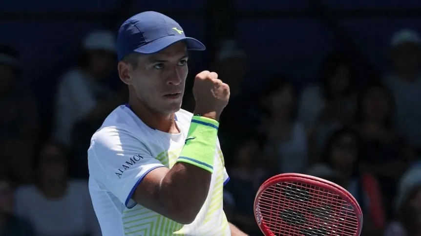 Sebastián Báez debutó con un triunfazo en el Australian Open y estiró su gran arranque de 2026