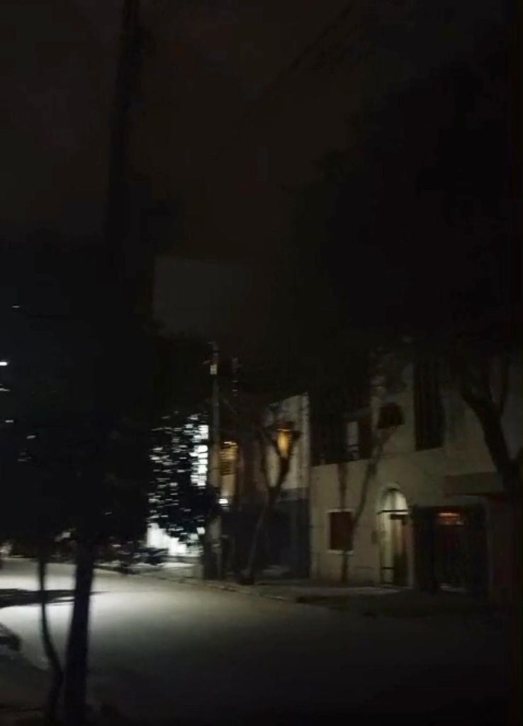 Vecinos de calle Pueyrredón denuncian casi un mes sin alumbrado y creciente inseguridad