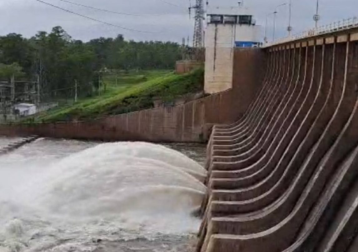 Crecida del río Dulce: el Embalse eroga 560 m³/s y rige alerta amarilla en Las Termas