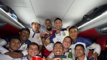 Jugadores de Tucumán Central posaron con armas y tuvieron que aclarar el escándalo que provocaron