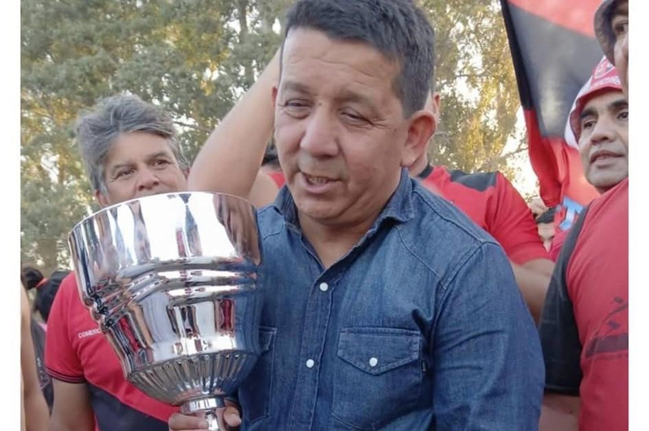 Una despedida cargada de emoción: Jorge Valoy deja Comercio