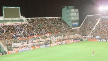 Banfield pone primera ante Huracán en el Florencio Sola