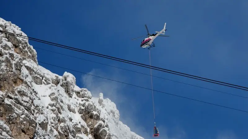 Tragedia en Italia: una avalancha dejó dos muertos y un herido