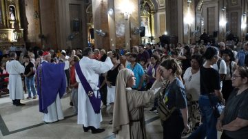 La Iglesia Católica celebró el inicio de la Cuaresma con el Miércoles de Ceniza en la Catedral