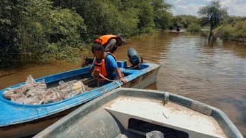 Villa Salavina: asisten a familias afectadas por la crecida del Saladillo