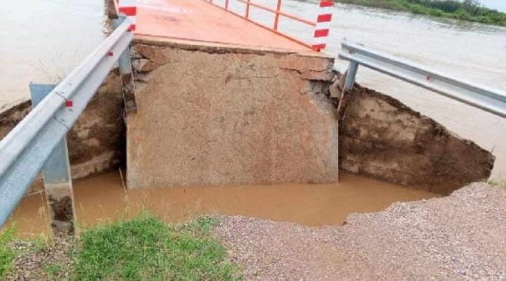Piden precaución por la rotura de un puente sobre el Río Saladillo del Rosario