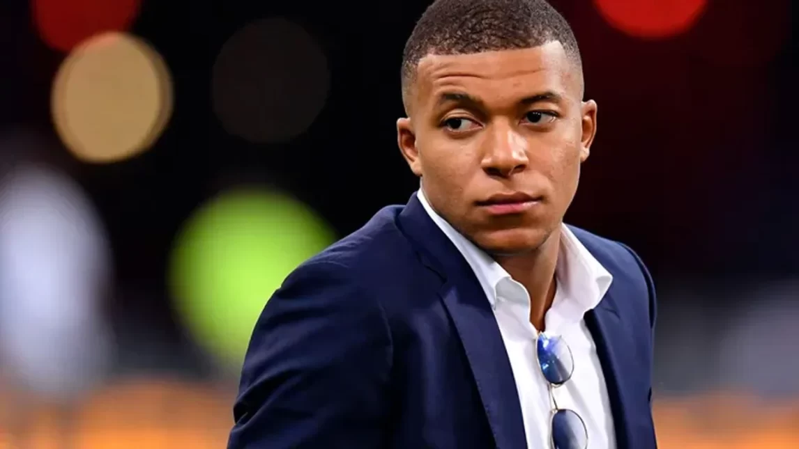 Mbappé endurece su postura y amenaza con embargos al PSG