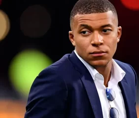 Mbappé endurece su postura y amenaza con embargos al PSG