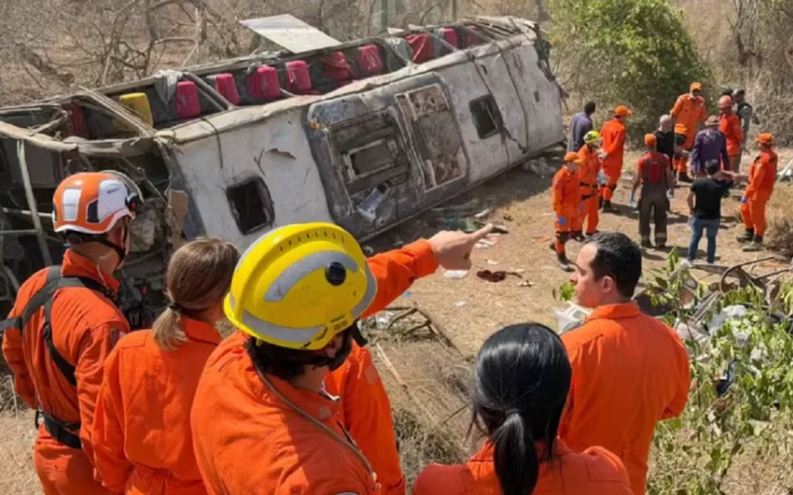 Trágico accidente en el noreste de Brasil: 15 muertos, entre ellos, 3 niños