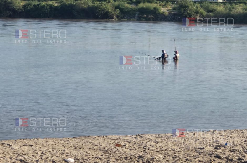 Pescadores rescataron a un niño y dos adultos atrapados en un remanso del Río Dulce