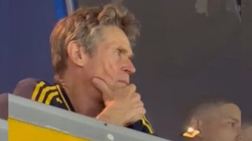 Willem Dafoe revolucionó la Bombonera con la camiseta de Boca