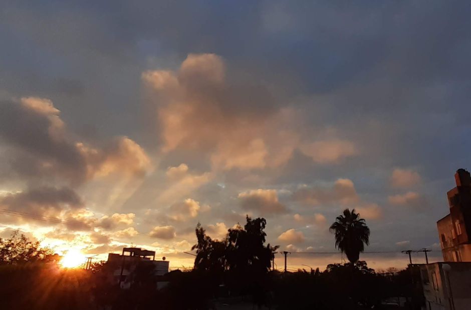 El SMN renuevan el Alerta amarilla para Santiago: advierte tormentas fuertes, granizo y ráfagas de 90 km/h