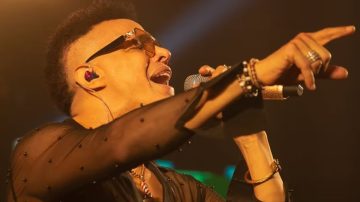 Jean Carlos se descompensó en pleno show y permanece internado