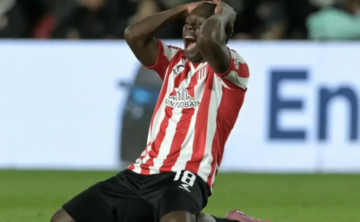 En medio del impasse con Boca, Athletico Paranaense volvió a la carga por Cetré