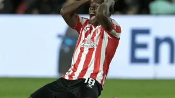 En medio del impasse con Boca, Athletico Paranaense volvió a la carga por Cetré