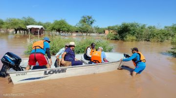 Continúa el trabajo del comité de emergencia y despliegue de operativos en localidades afectadas por el desborde del Río Salado