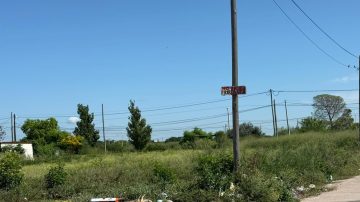 “Se llevan la basura de uno en un carro y arman basurales en las esquinas”: denuncian abandono en el barrio Ejército Argentino