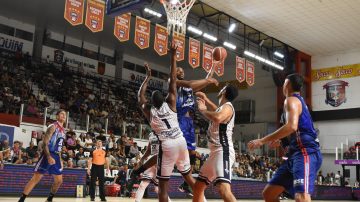 Contundente triunfo de Quimsa sobre Peñarol en el debut del entrenador Lucas Victoriano
