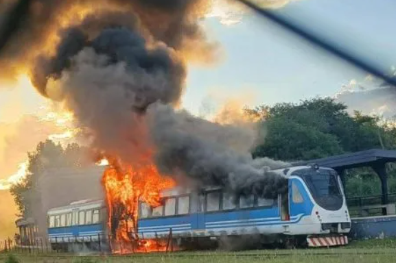 Se incendió el Tren de las Sierras en Córdoba: llevaba 120 pasajeros a bordo