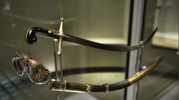 Por el traslado del sable corvo de San Martín, renunció la directora del Museo Histórico Nacional