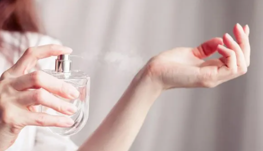 ANMAT prohibió productos capilares, de limpieza, perfumes y una pasta dental