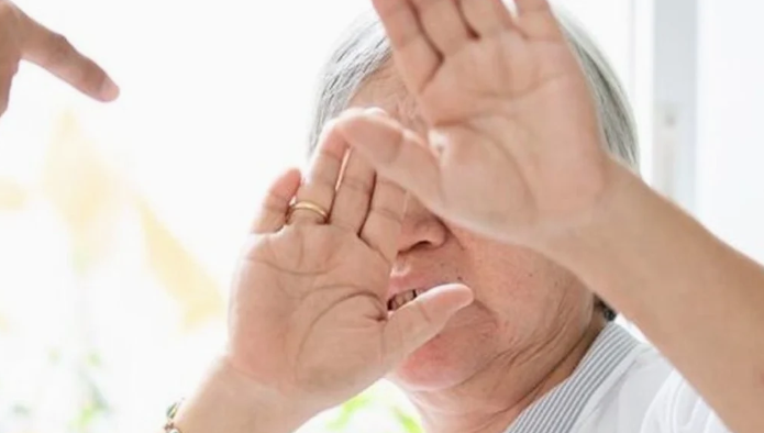 Denunció que sus dos hijas adictas se hicieron transferencias desde su cuenta y luego la golpearon