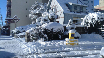 Sorpresiva nevada en pleno verano tiñó de blanco las cumbres de Bariloche y El Bolsón