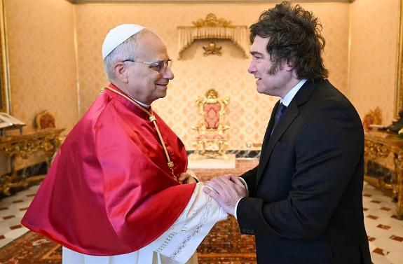 El canciller Pablo Quirno invitó al papa León XIV para que visite la Argentina