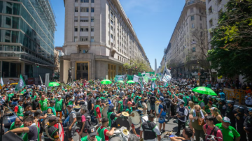 El Gobierno les descontará el día a los trabajadores que se adhieran al paro nacional contra la reforma laboral