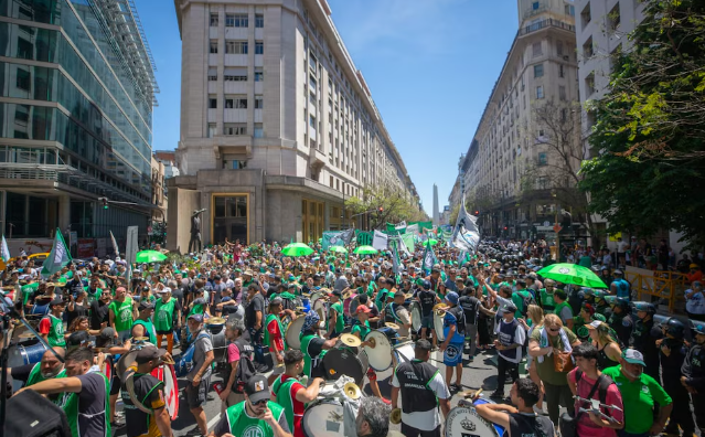 El Gobierno les descontará el día a los trabajadores que se adhieran al paro nacional contra la reforma laboral