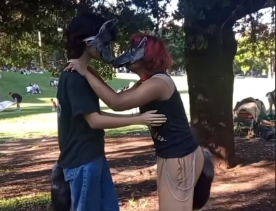 Revuelo en las redes: una pareja “therian” pidió canje en un salón para su casamiento a cambio de “mucha difusión”