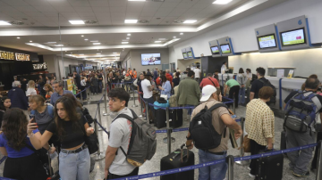 Alarma por cancelaciones de vuelos: controladores aéreos anunciaron nuevas medidas de fuerza