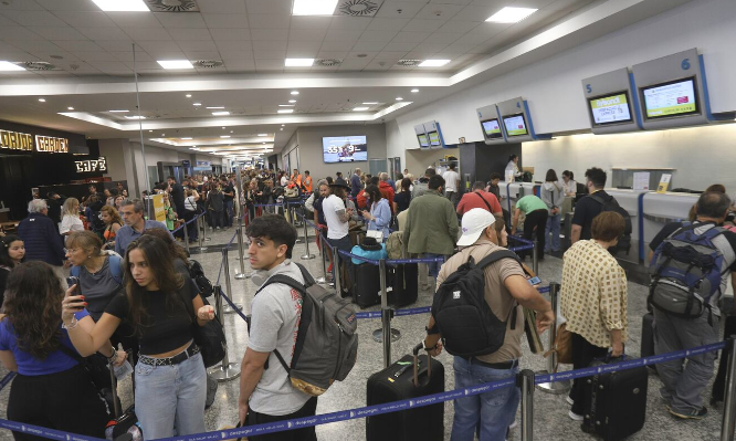 Alarma por cancelaciones de vuelos: controladores aéreos anunciaron nuevas medidas de fuerza