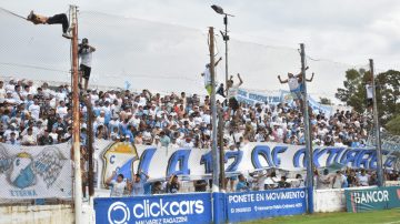 Fotos de los hinchas del Albo copando la cancha de General Paz Juniors