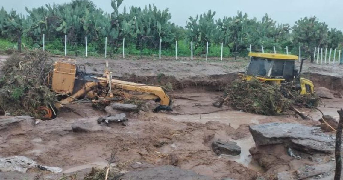 Las lluvias arrastraron maquinaria vial en caminos rurales del departamento Río Hondo