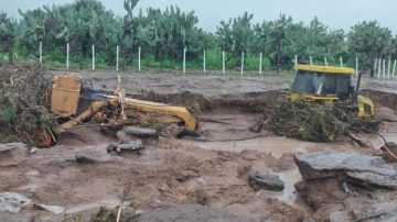 Las lluvias arrastraron maquinaria vial en caminos rurales del departamento Río Hondo