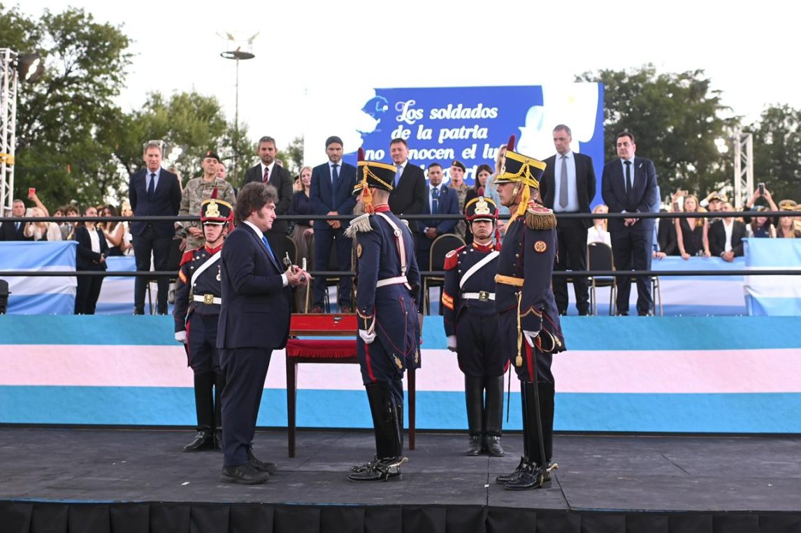 Milei definió al Sable Corvo como “el símbolo material más poderoso de la Nación Argentina”