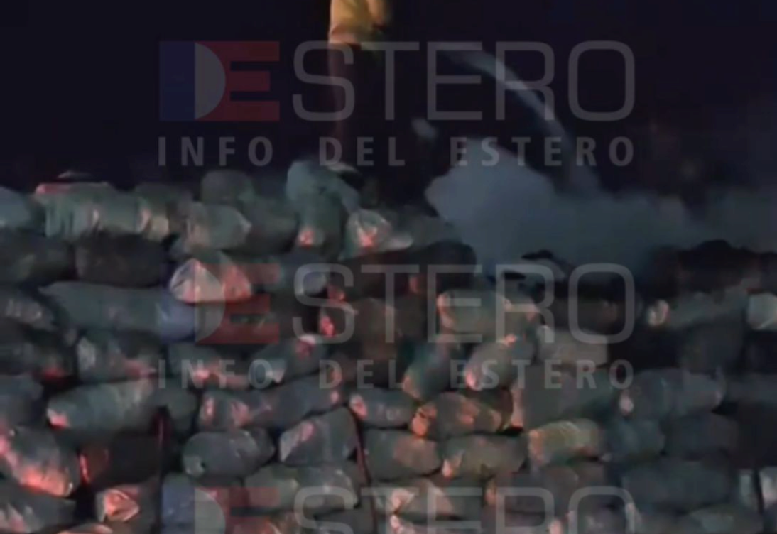 Video: el incendio de un camión con carbón causó pánico en la Ruta 34