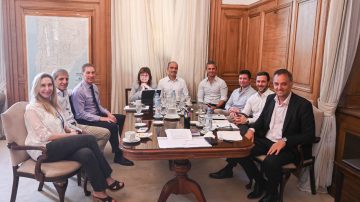 Adorni convocó a la mesa política en la antesala de la votación en el Senado por la modernización laboral