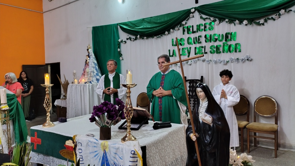 Con gran devoción, la imagen de Mama Antula fue recibida en la ciudad de Fernández