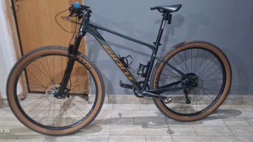 Denuncian el robo de una bicicleta de alto valor en el barrio Mariano Moreno