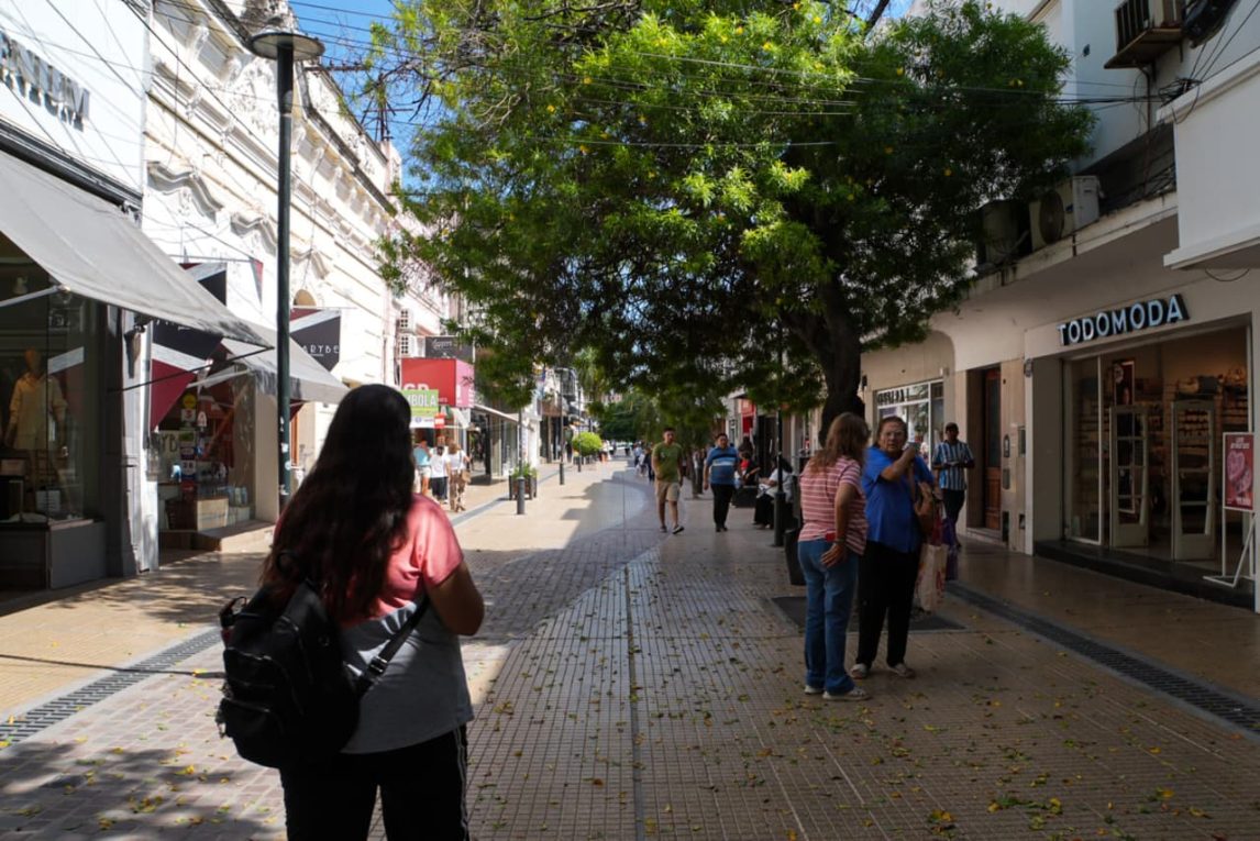 Se espera una jornada calurosa y con ráfagas de hasta 60km/h en la antesala de un lunes de 40 °C