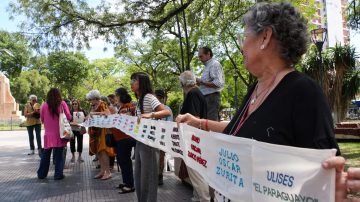 FOTOS. Presentaron un rollo bordado con nombres de desaparecidos santiagueños