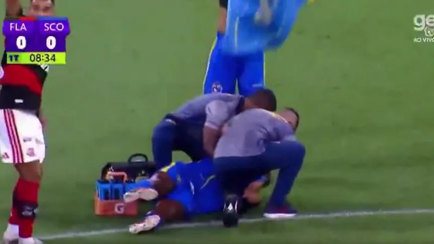 Escalofriante episodio en Brasil: jugador de Sampaio Correa convulsiona en pleno partido ante Flamengo