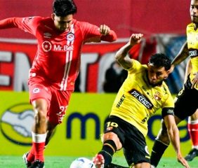 Barcelona (E) sorprendió en La Paternal y eliminó a Argentinos por penales