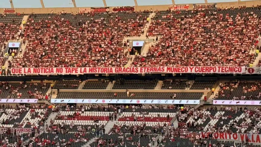 El Monumental habló: aplausos al Muñeco y enojo con los jugadores