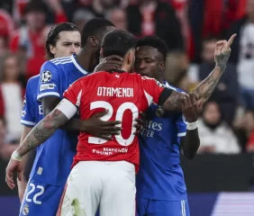 Otamendi y Vinícius, protagonistas de otro tenso episodio