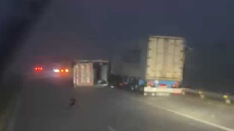 Fuerte temporal en el sur de Santa Fe: vuelco de camiones y corte en la autopista Rosario–Córdoba