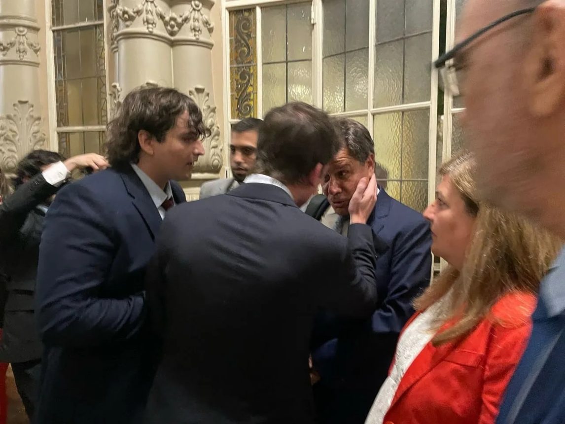 Santiago Caputo fue sobreseído en la causa por amenazas iniciada por Manes