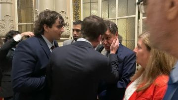 Santiago Caputo fue sobreseído en la causa por amenazas iniciada por Manes